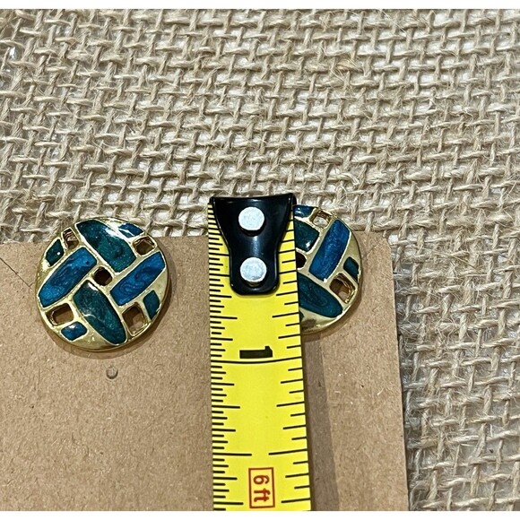 Goldtone Vintage Clip On Earrings Enamel Basketweave Round Vintage - Picture 6 of 6